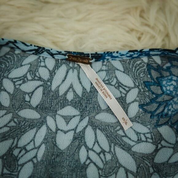 Free People Size Small S Blue Birds of a Feather Print V Neck Button Boho Top - Picture 5 of 8